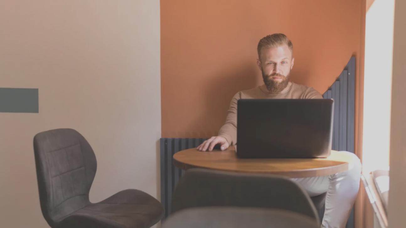 Teilnehmende präsentieren ihre Keyword-Recherche-Ergebnisse